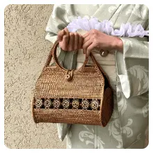 Simple Kimono and Wicker Bag (¥500)