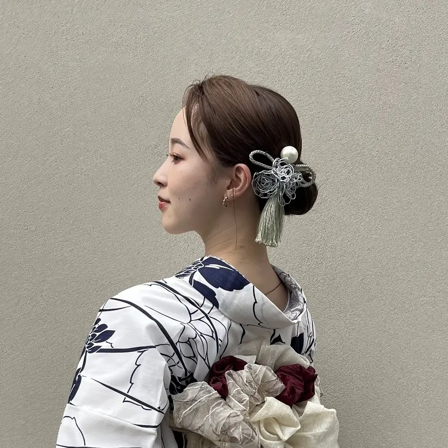 araffe woman in a kimono with a flowered hairdo, beauty geisha, geisha  hairstyle, geisha photo portrait, portrait of geisha - SeaArt AI