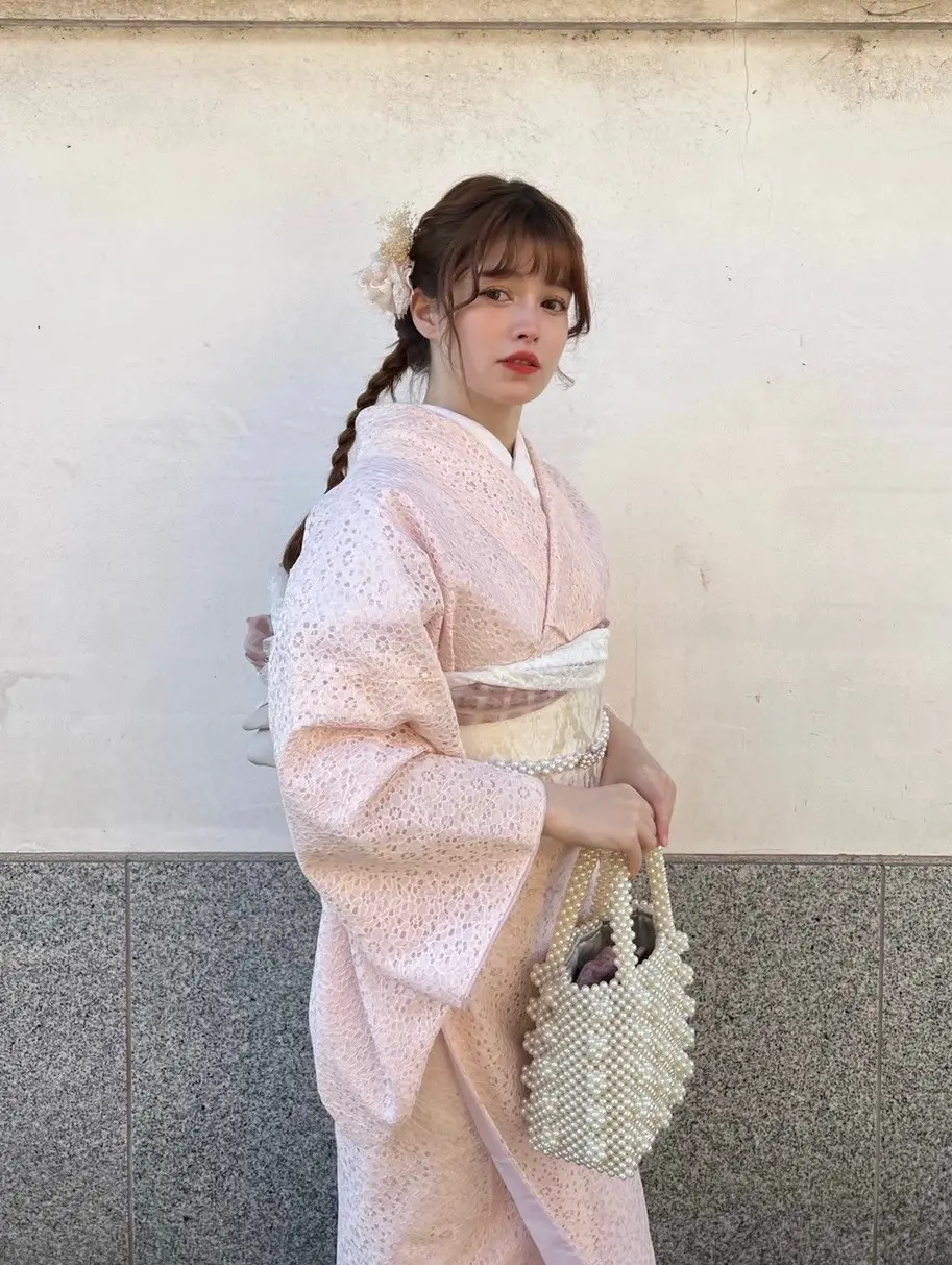 Classic Lace Kimono Coordination with a Pink Kimono and Pearl Bag