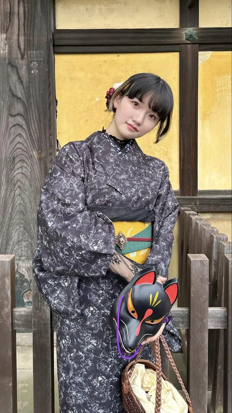 Stylish Kimono with Line Art Floral Pattern♡ Black Kimono Looks Stylish!