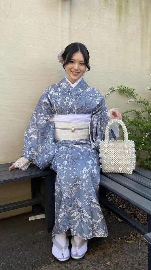 Muted Blue Kimono with White and Gray Floral Pattern Looks Chic and Cute♡