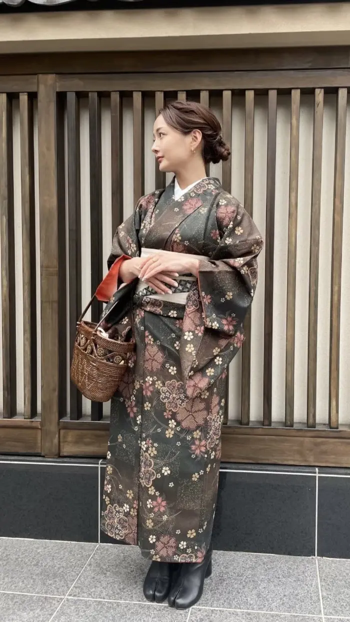 Chic Green-Based Antique Kimono with Japanese Patterns