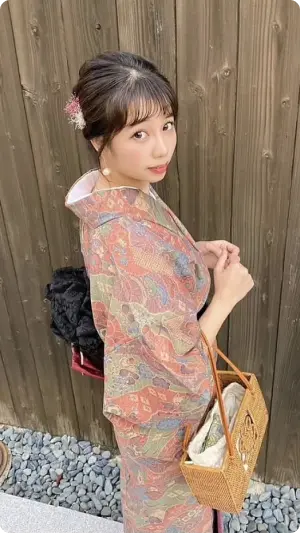 Elegant Retro Kimono with Yellow Floral Patterns