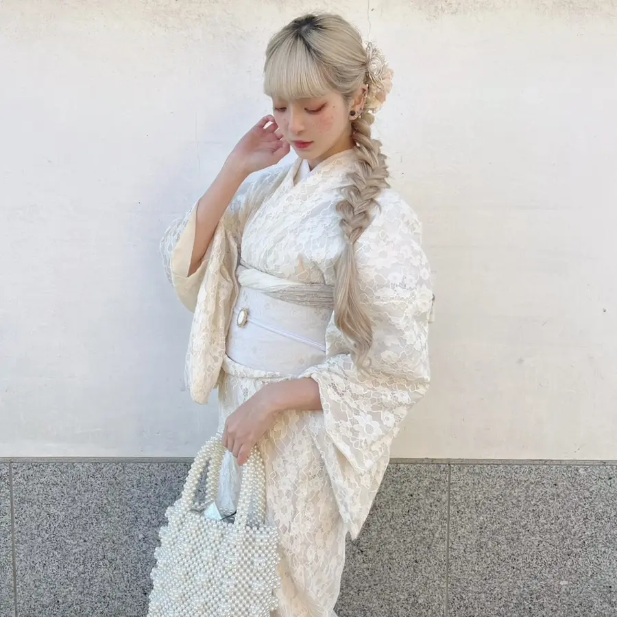 White lace kimonos are recommended! (Pattern 4)