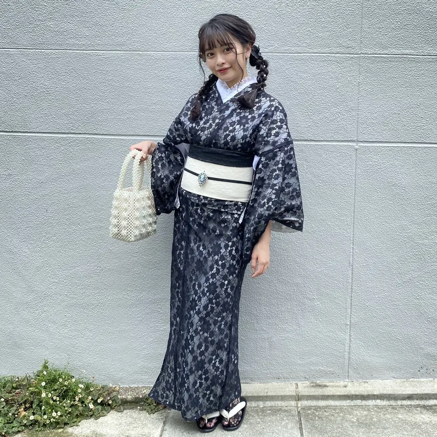 Solid color with a distinct dark shade kimono is recommended! (Pattern 6)