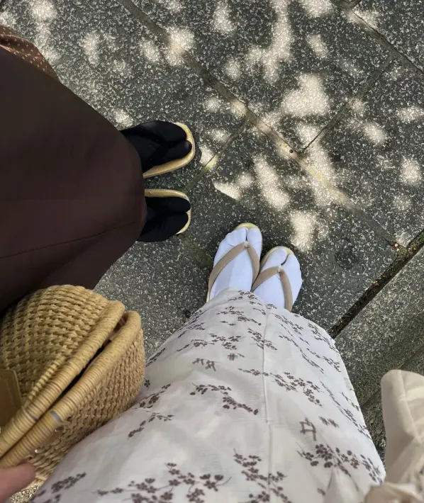 Easy-to-Capture Footwear Photos for Couples ♡ Focus on Traditional Japanese Sandals (Zori)!