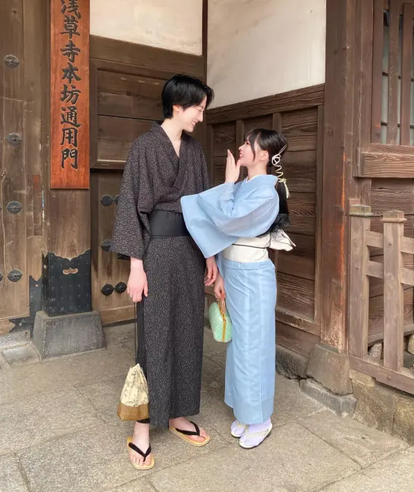 Natural Shots of Couples Talking are Very Lovely! Face Each Other and Smile ♡