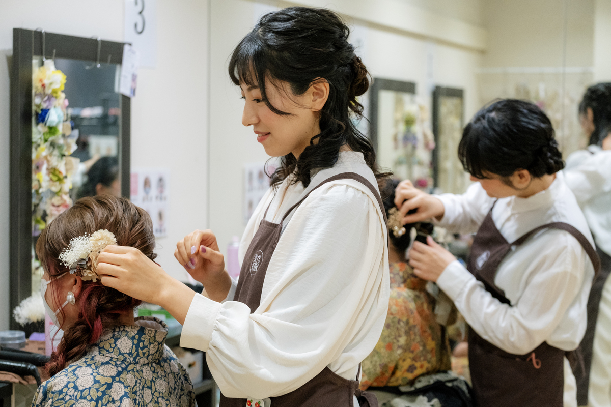 Kimono Rental Process - Hairstyling