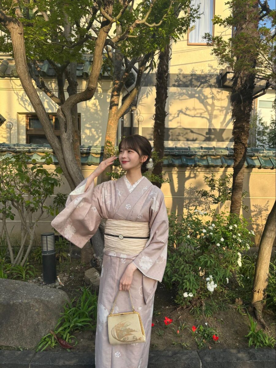 Stroll around Asakusa in a simple kimono