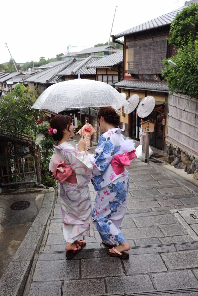 Rainy-day kimono styling: 5 elegant umbrella picks that complement any outfit