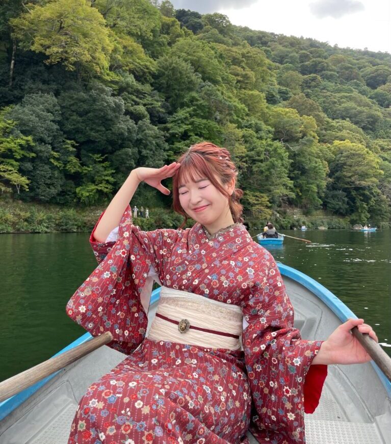 Retro kimono dates in Arashiyama: anniversary photo spots and café hopping