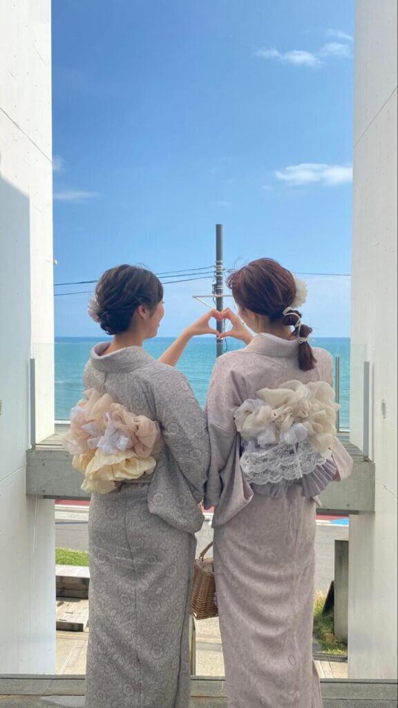 Rent a Yukata for Stunning Ocean Photos Along the Enoden Line