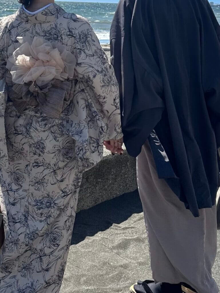 Autumn Enoden Kimono Date: Best Poses & Photo Tips for Couples