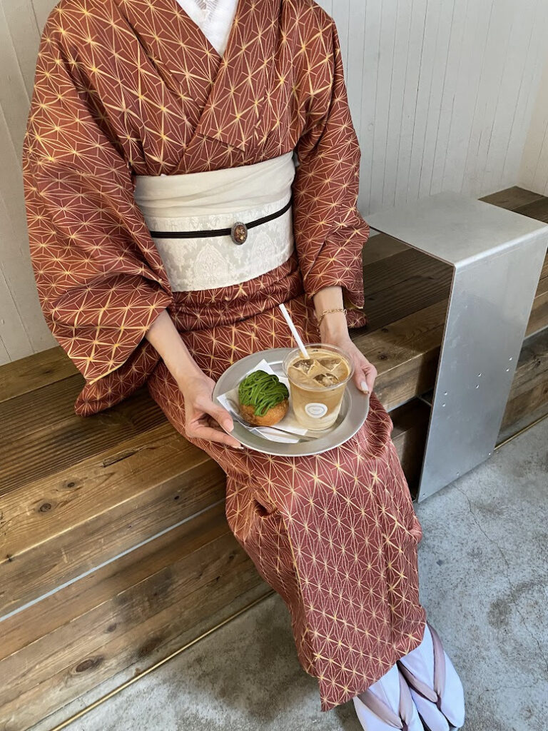 Dress for fall foliage in Kyoto: warm-tone kimono rental outfits that match the leaves
