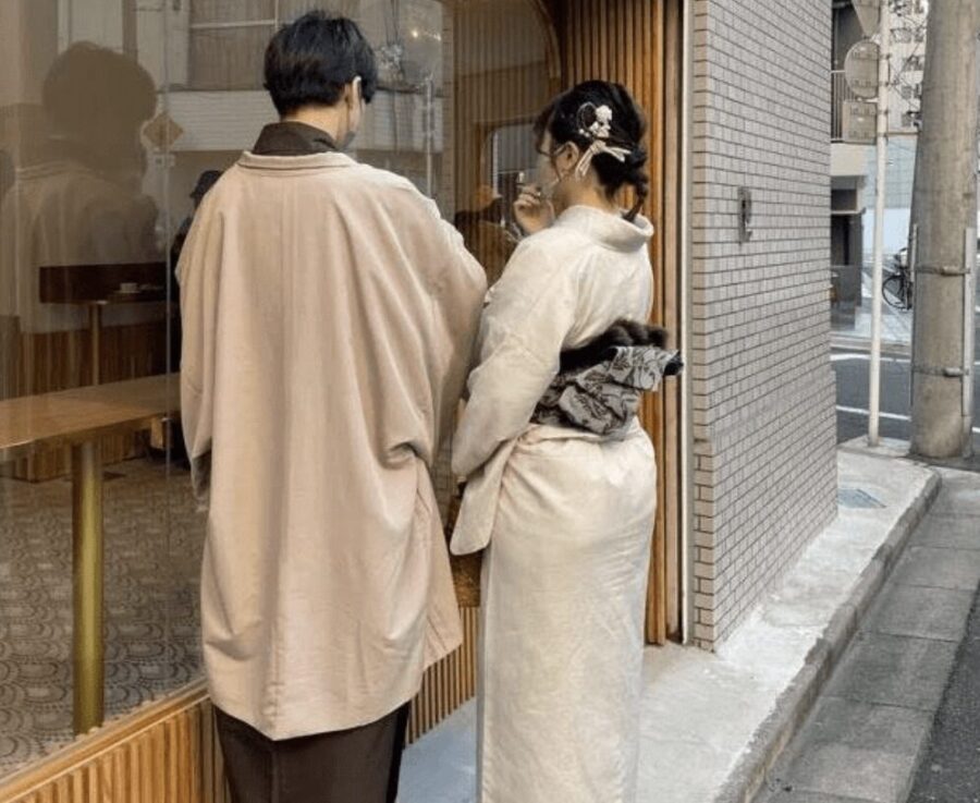 How about a date at a cafe in Kuramae wearing a mature, light-colored kimono?