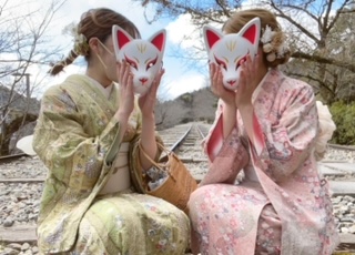 If you rent a kimono at Kyoto Station, you can enjoy sightseeing from the fashionable cafes around Kyoto Station to Keage!