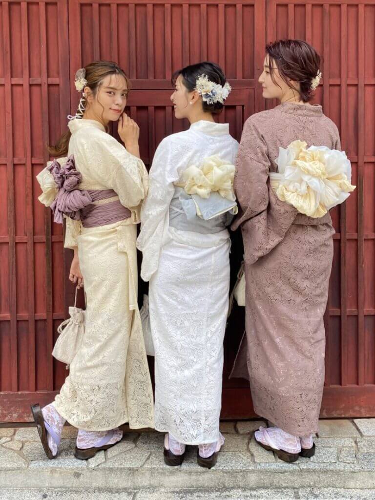 Enjoy Asakusa Kimono Rental Today: Student Discounts & Tips