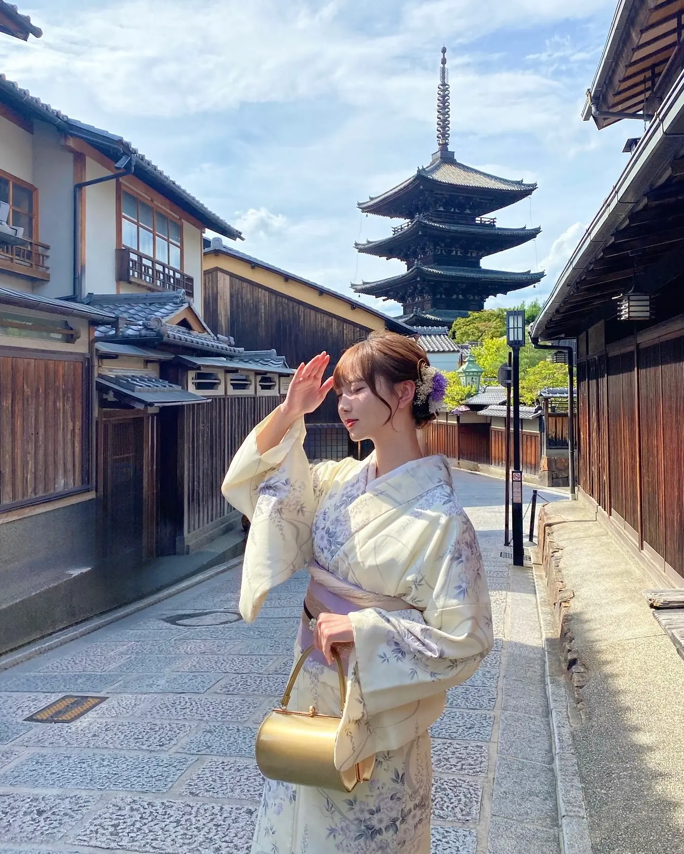 八坂の塔（法観寺）を背景に着物レンタルで撮影｜京都東山