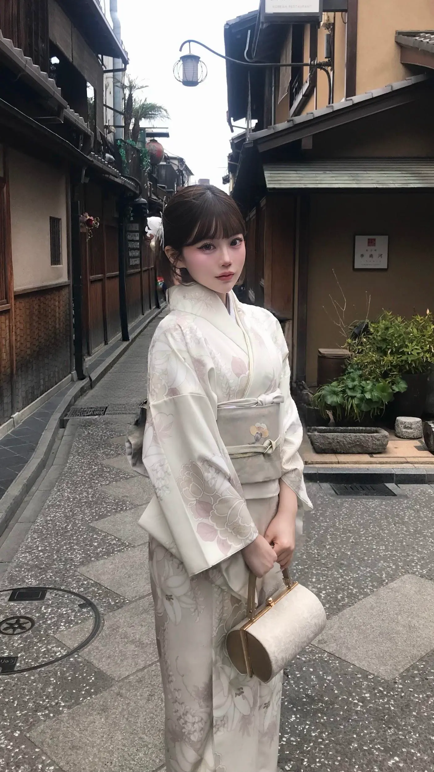 大人女子に人気✨淡い色味のベース生地とお花で、上品さを演出🌹お太鼓結びがとても合います！