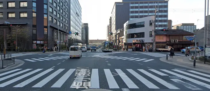 下京区総合庁舎を目印に右折