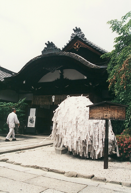 京都で着物レンタルをして安井金比羅宮