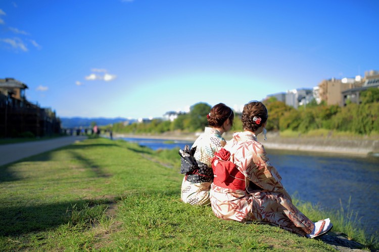 京都で着物レンタルをして鴨川観光