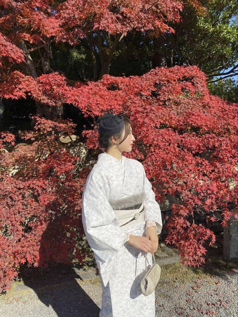 京都の紅葉と相性抜群な秋のホワイト着物コーデ🍁