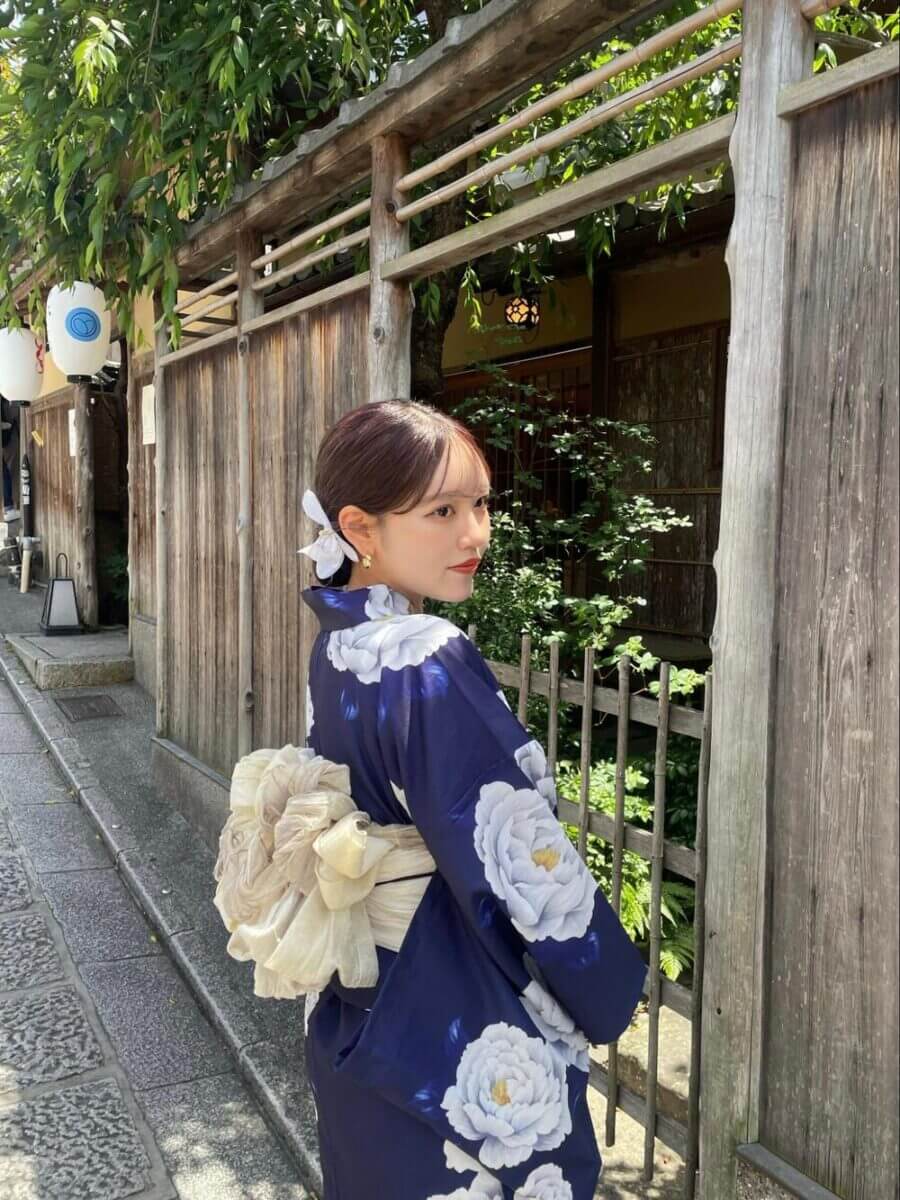 ネイビーベースの浴衣