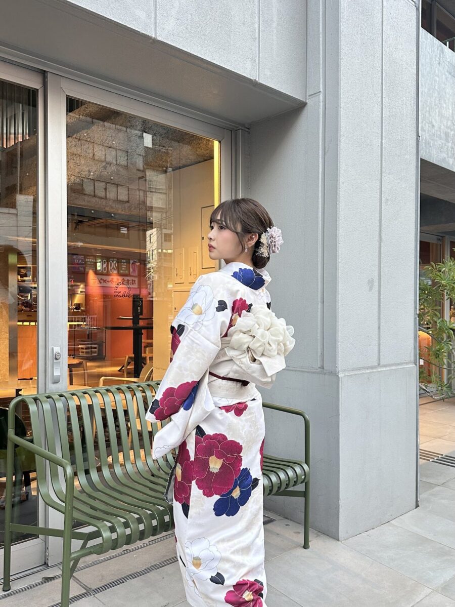 白色に花柄の着物