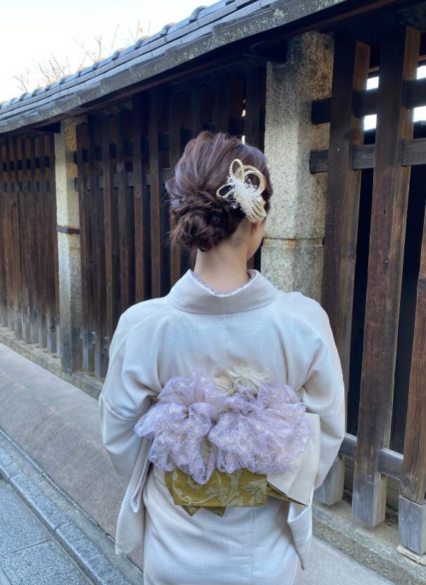 王道シニヨン｜ナチュラルな定番まとめ髪