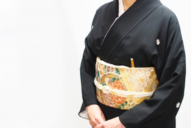 黒留袖｜新郎新婦の母親や仲介婦人、既婚の親族が着用