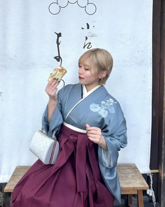 袴で川越観光もおすすめ‼︎
⁡
⁡
袴プランはヘアセットもついてるお得プラン🉐
⁡
女性袴はスカートタイプなので歩きやすい！
観光にもおすすめです🤍
⁡
着物で小幅で歩くのが苦手な方は袴プランもチェックしてみて✅
⁡
⁡
⁡
⁡
投稿がいいなと思ったら「いいね」「保存」してね🫧
⁡
________________________𓈒𓂂❁
⁡
⁡
アカウントタグ付けして投稿してみてね🫶🏻✨
⁡
➡︎ @rikawafuku_kawagoe
➡︎ @rikawafuku_album
⁡
皆さんの素敵なコーデも是非見せてください🤍
⁡
________________________𓈒𓂂❁
　　
⁡
【梨花和服 川越店】
⁡
最終受付時間15:30
最終返却時間17:30
※最終返却時間の17:30を1分でも過ぎると10分毎に1000円/人の延長料金が発生致しますのでご了承ください。
⁡
________________________𓈒𓂂❁
⁡
⁡
❃ おすすめプラン ❃
着物ヘアセットプラン
(草履も込み！梨花和服ではどのプランでも選び放題👘!!)
⁡
❃ Recommend Plan ❃
Kimono hair set plan
(Includes zori sandals.You can choose any plan as much as you want at rikawafuku👘)
⁡
❃推薦方案❃
和服髮型設計方案
（附送涼鞋。有了梨花和服，你可以選擇任何你想要的方案👘)
⁡
❃ 추천 플랜 ❃
기모노 헤어 세트 플랜
(신발 포함！이화 일본옷에서는 어떤 플랜에서도 선택 무제한👘!!)
⁡
________________________𓈒𓂂❁
⁡
⁡
✤ オプション ✤【1つ各500円】
刺繍襟
レースインナー
チュール
帯締め
バッグ
へこ帯
アームウォーマー
お面(フォローとタグ付けで¥500→¥0✨)
⁡
________________________𓈒𓂂❁
⁡
⁡
✤ ご予約について ✤
予約は𝐻𝑃から24時間可能◎
前日まで変更・キャンセルも無料です📝
⁡
✤ 𝐴𝑏𝑜𝑢𝑡 𝑅𝑒𝑠𝑒𝑟𝑣𝑎𝑡𝑖𝑜𝑛𝑠 ✤
𝑅𝑒𝑠𝑒𝑟𝑣𝑎𝑡𝑖𝑜𝑛𝑠 𝑐𝑎𝑛 𝑏𝑒 𝑚𝑎𝑑𝑒 𝑓𝑟𝑜𝑚 𝐻𝑃 𝑡𝑜 24 ℎ𝑜𝑢𝑟𝑠 ◎
𝐸𝑛𝑔𝑙𝑖𝑠ℎ 𝑎𝑣𝑎𝑖𝑙𝑎𝑏𝑙𝑒 
⁡
✤ 關於預約 ✤
可透過網站預約24小時◎
中文支援
⁡
✤ 예약 정보 ✤
예약은 𝐻𝑃에서 24시간 가능◎
전날까지 변경・캔슬도 무료입니다📝
⁡
________________________𓈒𓂂❁
⁡
⁡
✤ 店舗アクセス ✤
⁡
📍埼玉県川越市新富町1丁目3-5 𝐴𝑐𝑡𝑟𝑒𝑒 𝐾𝑎𝑤𝑎𝑔𝑜𝑒 7𝐹
⁡
川越店➡︎
本川越駅より徒歩2分
川越市駅より徒歩9分
川越駅より徒歩14分
⁡
⁡
⁡
皆様のご予約お待ちしております🕊
⁡
⁡
#梨花和服 #川越着物レンタル #川越着物 #小江戸川越 #kimono #kimonorental #기모노 #기모노체험 #기모노렌탈 #和服體驗 #袴 #袴レンタル #hakama