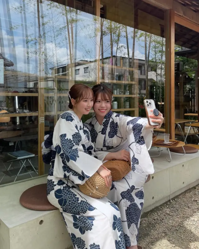 川越店に浴衣も登場🫧🎐
⁡
⁡
少しですが浴衣もご用意しております🌻
6月末までは浴衣と着物の両方のご用意となります‼︎
⁡
暑い日には浴衣を着るのもおすすめ🙆
⁡
⁡
⁡
投稿がいいなと思ったら「いいね」「保存」してね🫧
⁡
________________________𓈒𓂂❁
⁡
⁡
アカウントタグ付けして投稿してみてね🫶🏻✨
⁡
➡︎ @rikawafuku_kawagoe
➡︎ @rikawafuku_album
⁡
皆さんの素敵なコーデも是非見せてください🤍
⁡
________________________𓈒𓂂❁
　　
⁡
【梨花和服 川越店】
⁡
最終受付時間15:30
最終返却時間17:30
※最終返却時間の17:30を1分でも過ぎると10分毎に1000円/人の延長料金が発生致しますのでご了承ください。
⁡
________________________𓈒𓂂❁
⁡
⁡
❃ おすすめプラン ❃
着物ヘアセットプラン
(草履も込み！梨花和服ではどのプランでも選び放題👘!!)
⁡
❃ Recommend Plan ❃
Kimono hair set plan
(Includes zori sandals.You can choose any plan as much as you want at rikawafuku👘)
⁡
❃推薦方案❃
和服髮型設計方案
（附送涼鞋。有了梨花和服，你可以選擇任何你想要的方案👘)
⁡
❃ 추천 플랜 ❃
기모노 헤어 세트 플랜
(신발 포함！이화 일본옷에서는 어떤 플랜에서도 선택 무제한👘!!)
⁡
________________________𓈒𓂂❁
⁡
⁡
✤ オプション ✤【1つ各500円】
刺繍襟
レースインナー
チュール
帯締め
バッグ
へこ帯
アームウォーマー
お面(フォローとタグ付けで¥500→¥0✨)
⁡
________________________𓈒𓂂❁
⁡
⁡
✤ ご予約について ✤
予約は𝐻𝑃から24時間可能◎
前日まで変更・キャンセルも無料です📝
⁡
✤ 𝐴𝑏𝑜𝑢𝑡 𝑅𝑒𝑠𝑒𝑟𝑣𝑎𝑡𝑖𝑜𝑛𝑠 ✤
𝑅𝑒𝑠𝑒𝑟𝑣𝑎𝑡𝑖𝑜𝑛𝑠 𝑐𝑎𝑛 𝑏𝑒 𝑚𝑎𝑑𝑒 𝑓𝑟𝑜𝑚 𝐻𝑃 𝑡𝑜 24 ℎ𝑜𝑢𝑟𝑠 ◎
𝐸𝑛𝑔𝑙𝑖𝑠ℎ 𝑎𝑣𝑎𝑖𝑙𝑎𝑏𝑙𝑒 
⁡
✤ 關於預約 ✤
可透過網站預約24小時◎
中文支援
⁡
✤ 예약 정보 ✤
예약은 𝐻𝑃에서 24시간 가능◎
전날까지 변경・캔슬도 무료입니다📝
⁡
________________________𓈒𓂂❁
⁡
⁡
✤ 店舗アクセス ✤
⁡
📍埼玉県川越市新富町1丁目3-5 𝐴𝑐𝑡𝑟𝑒𝑒 𝐾𝑎𝑤𝑎𝑔𝑜𝑒 7𝐹
⁡
川越店➡︎
本川越駅より徒歩2分
川越市駅より徒歩9分
川越駅より徒歩14分
⁡
⁡
⁡
皆様のご予約お待ちしております🕊
⁡
⁡
#梨花和服 #川越浴衣レンタル #川越浴衣 #小江戸川越 #kimono #kimonorental #유카타 #유카타체험 #기모노체험 #기모노렌탈 #和服體驗 #浴衣レンタル #浴衣コーディネート #yukata #wafuku