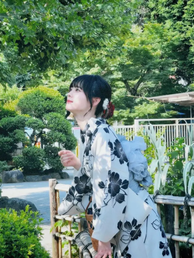 夏ですね🎐

投稿がいいなと思ったら「いいね」「保存」してね🫧
⁡
⁡
⁡
________________________𓈒𓂂❁
⁡
⁡
アカウントタグ付けして投稿してみてね🫶🏻✨
⁡
➡︎ @rikawafuku_kamakura
➡︎ @rikawafuku_album
⁡
皆さんの素敵なコーデも是非見せてください🤍
⁡
________________________𓈒𓂂❁
　　
⁡
【ご利用について】
⁡
最終受付時間15:30
最終返却時間17:30
※最終返却時間の17:30を1分でも過ぎると10分毎に1000円/人の延長料金が発生致しますのでご了承ください。
⁡
________________________𓈒𓂂❁
⁡
⁡
✤ おすすめプラン ✤
着物ヘアセットプラン
※草履も含みます
(梨花和服ではどのプランでも選び放題👘!!)
⁡
⁡
✤ Recommended Plans ✤
Kimono hair set plan
(Includes zori sandals. You can choose any plan as much as you want at rikawafuku👘)
⁡
⁡
✤ 推薦方案 ✤
和服发型套装计划
(包括凉鞋。您可以选择任何您喜欢的和服，与计划无关👘）
⁡
⁡
⁡
✤ オプション ✤【1つ各500円】
刺繍襟
レースインナー
チュール
帯締め
バッグ
へこ帯
アームウォーマー
お面(フォローとタグ付けで¥500→¥0✨)
⁡
⁡
⁡
✤ ご予約について ✤
予約は𝐻𝑃から24時間可能◎
前日まで変更・キャンセルも無料です📝
⁡
⁡
✤ 𝐴𝑏𝑜𝑢𝑡 𝑅𝑒𝑠𝑒𝑟𝑣𝑎𝑡𝑖𝑜𝑛𝑠 ✤
𝑅𝑒𝑠𝑒𝑟𝑣𝑎𝑡𝑖𝑜𝑛𝑠 𝑐𝑎𝑛 𝑏𝑒 𝑚𝑎𝑑𝑒 𝑓𝑟𝑜𝑚 𝐻𝑃 𝑡𝑜 24 ℎ𝑜𝑢𝑟𝑠 ◎
𝐸𝑛𝑔𝑙𝑖𝑠ℎ 𝑎𝑣𝑎𝑖𝑙𝑎𝑏𝑙𝑒 
⁡
⁡
✤ 關於預約 ✤
可透過網站預約24小時◎
中文支援
⁡
⁡
✤ 店舗アクセス ✤
⁡
📍神奈川県鎌倉市小町2丁目12-37 ティアイビルⅡ 2-B
⁡
鎌倉店⇨JR鎌倉駅徒歩4分
⁡
⁡
⁡
皆様のご予約お待ちしております🕊

#梨花和服 #鎌倉着物レンタル #鎌倉着物 #鎌倉観光 #江ノ島観光  #浴衣  #浴衣コーディネート  #和服  #和服體驗  #和服出租  #japan  #kimono  #yukata  #kamakura  #kamakurajapan  #夏  #夏服コーデ  #夏休み  #trend  #🇯🇵 #👘 #sammer  #和服美人  #日本の旅  #travel