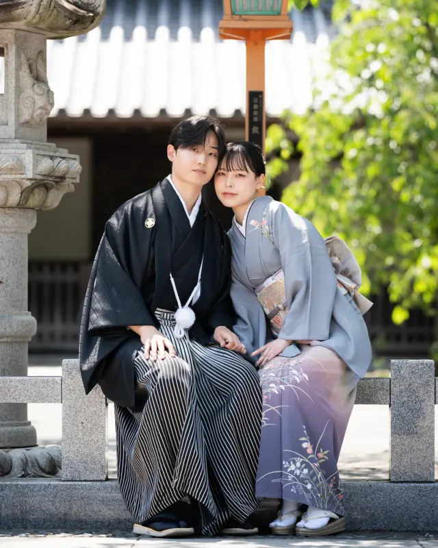2人の素敵な思い出を着物で💭
⁡
⁡
夫婦で着物を着て小江戸川越をお散歩✨
素敵な写真も思い出に💭
⁡
ご予約はwebサイトから24時間受付中です👀
皆様のご予約お待ちしております！
⁡
投稿がいいなと思ったら「いいね」「保存」してね🫧
⁡
_____
⁡
穿上和服，留下屬於我們的美好回憶💭
⁡
夫妻倆穿著和服漫步在小江戶川越✨
拍下滿滿的美好瞬間，也成為珍貴的回憶💭
⁡
📲預約可透過官方網站24小時進行👀
期待大家的預約光臨！
⁡
________________________𓈒𓂂❁
⁡
⁡
アカウントタグ付けして投稿してみてね🫶🏻✨
⁡
➡︎ @rikawafuku_kawagoe
➡︎ @rikawafuku_album
⁡
皆さんの素敵なコーデも是非見せてください🤍
⁡
________________________𓈒𓂂❁
　　
⁡
【梨花和服 川越店】
⁡
最終受付時間15:30
最終返却時間17:30
⁡
※最終返却時間の17:30を1分でも過ぎると10分毎に1000円/人の延長料金が発生致しますのでご了承ください。
⁡
________________________𓈒𓂂❁
⁡
⁡
❃ おすすめプラン ❃
着物ヘアセットプラン
(草履も込み！梨花和服ではどのプランでも選び放題👘!!)
⁡
❃ Recommend Plan ❃
Kimono hair set plan
(Includes zori sandals.You can choose any plan as much as you want at rikawafuku👘)
⁡
❃推薦方案❃
和服髮型設計方案
（附送涼鞋。有了梨花和服，你可以選擇任何你想要的方案👘)
⁡
❃ 추천 플랜 ❃
기모노 헤어 세트 플랜
(신발 포함！이화 일본옷에서는 어떤 플랜에서도 선택 무제한👘!!)
⁡
________________________𓈒𓂂❁
⁡
⁡
✤ ご予約について ✤
予約は𝐻𝑃から24時間可能◎
前日まで変更・キャンセルも無料です📝
⁡
✤ 𝐴𝑏𝑜𝑢𝑡 𝑅𝑒𝑠𝑒𝑟𝑣𝑎𝑡𝑖𝑜𝑛𝑠 ✤
𝑅𝑒𝑠𝑒𝑟𝑣𝑎𝑡𝑖𝑜𝑛𝑠 𝑐𝑎𝑛 𝑏𝑒 𝑚𝑎𝑑𝑒 𝑓𝑟𝑜𝑚 𝐻𝑃 𝑡𝑜 24 ℎ𝑜𝑢𝑟𝑠 ◎
𝐸𝑛𝑔𝑙𝑖𝑠ℎ 𝑎𝑣𝑎𝑖𝑙𝑎𝑏𝑙𝑒 
⁡
✤ 關於預約 ✤
可透過網站預約24小時◎
中文支援
⁡
✤ 예약 정보 ✤
예약은 𝐻𝑃에서 24시간 가능◎
전날까지 변경・캔슬도 무료입니다📝
⁡
________________________𓈒𓂂❁
⁡
⁡
✤ 店舗アクセス ✤
⁡
📍埼玉県川越市新富町1丁目3-5 𝐴𝑐𝑡𝑟𝑒𝑒 𝐾𝑎𝑤𝑎𝑔𝑜𝑒 7𝐹
⁡
川越店➡︎
本川越駅より徒歩2分
川越市駅より徒歩9分
川越駅より徒歩14分
⁡
⁡
⁡
皆様のご予約お待ちしております🕊
⁡
⁡
#梨花和服 #川越着物レンタル #川越着物 #小江戸川越 #kimono #kimonorental #기모노 #기모노체험 #기모노렌탈 #和服體驗 #訪問着 #袴 #紋付袴 #japantravel #japan #saitama #kawagoe #portrait