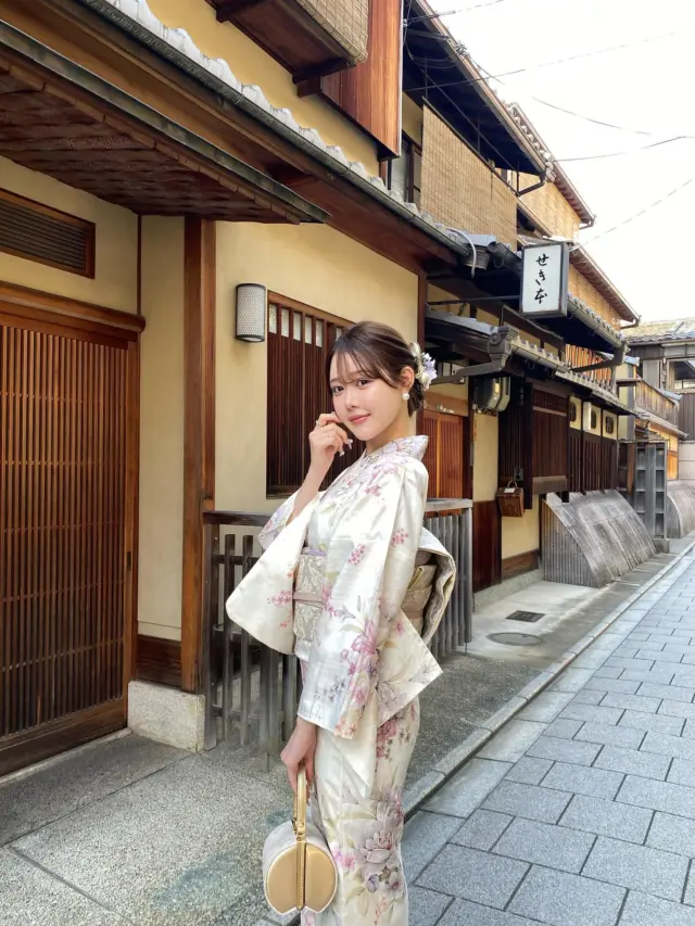 アイボリー色の優しい浴衣に名古屋帯の
柔らか上品スタイル🥺💗

投稿がいいなと思ったら「いいね」「保存」してね🫧
⁡
⁡
⁡
________________________𓈒𓂂❁
⁡
⁡
アカウントタグ付けして投稿してみてね🫶🏻✨
⁡
➡︎ @rikawafuku_kamakura
➡︎ @rikawafuku_album
⁡
皆さんの素敵なコーデも是非見せてください🤍
⁡
________________________𓈒𓂂❁
　　
⁡
【ご利用について】
⁡
最終受付時間15:30
最終返却時間17:30
※最終返却時間の17:30を1分でも過ぎると10分毎に1000円/人の延長料金が発生致しますのでご了承ください。
⁡
________________________𓈒𓂂❁
⁡
⁡
✤ おすすめプラン ✤
着物ヘアセットプラン
※草履も含みます
(梨花和服ではどのプランでも選び放題👘!!)
⁡
⁡
✤ Recommended Plans ✤
Kimono hair set plan
(Includes zori sandals. You can choose any plan as much as you want at rikawafuku👘)
⁡
⁡
✤ 推薦方案 ✤
和服发型套装计划
(包括凉鞋。您可以选择任何您喜欢的和服，与计划无关👘）
⁡
⁡
⁡
✤ オプション ✤【1つ各500円】
刺繍襟
レースインナー
チュール
帯締め
バッグ
へこ帯
アームウォーマー
お面(フォローとタグ付けで¥500→¥0✨)
⁡
⁡
⁡
✤ ご予約について ✤
予約は𝐻𝑃から24時間可能◎
前日まで変更・キャンセルも無料です📝
⁡
⁡
✤ 𝐴𝑏𝑜𝑢𝑡 𝑅𝑒𝑠𝑒𝑟𝑣𝑎𝑡𝑖𝑜𝑛𝑠 ✤
𝑅𝑒𝑠𝑒𝑟𝑣𝑎𝑡𝑖𝑜𝑛𝑠 𝑐𝑎𝑛 𝑏𝑒 𝑚𝑎𝑑𝑒 𝑓𝑟𝑜𝑚 𝐻𝑃 𝑡𝑜 24 ℎ𝑜𝑢𝑟𝑠 ◎
𝐸𝑛𝑔𝑙𝑖𝑠ℎ 𝑎𝑣𝑎𝑖𝑙𝑎𝑏𝑙𝑒 
⁡
⁡
✤ 關於預約 ✤
可透過網站預約24小時◎
中文支援
⁡
⁡
✤ 店舗アクセス ✤
⁡
📍神奈川県鎌倉市小町2丁目12-37 ティアイビルⅡ 2-B
⁡
鎌倉店⇨JR鎌倉駅徒歩4分
⁡
⁡
⁡
皆様のご予約お待ちしております🕊

#梨花和服 #鎌倉着物レンタル #鎌倉着物 #鎌倉観光 #江ノ島観光  #鎌倉  #鎌倉グルメ  #鎌倉デート  #浴衣  #浴衣コーディネート  #着付け  #なつ  #夏服コーデ  #夏イベント  #japan  #yukata  #kimono  #和服  #和服體驗  #和服出租  #和服美人  #名古屋帯  #浴衣で花火大会  #花火大会