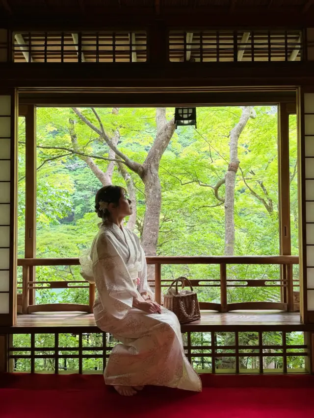 ⁡
⁡

📍祐斎亭
⁡
嵐山店から徒歩14分でたどり着く隠れ新緑スポット🌿
絶対に浴衣で行ってみて欲しい、
とにかく全てが画になるおすすめスポットです🎐
⁡
ちなみにこちらの浴衣は今年の新作浴衣✨
カスミ草の絵柄が珍しい、大人ガーリーな一着です💐
⁡
⁡
いいねと保存で次の思い出作りの参考にしてください📝
⁡
⁡
京都×着物×かわいいを発信🫶🏻
➡︎ @rikawafuku_kyoto
　
お客様写真で着物レンタル+αな情報を発信📸
➡︎ @rikawafuku_album
　
嵐山アカウント🎍
➡︎ @rikawafuku_arashiyama
⁡
——————————————————————
⁡
✿ご予約について✿
予約はHPから24時間可能◎
前日までキャンセルも無料📝
プラン・オプション内容は当日でも変更できます🙆🏻‍♀️
⁡
︎✿About Reservations︎✿
 Reservations can be made 24 hours a day via our website◎
 You can cancel or change your reservation up to the day before for free️📝
⁡
✿預訂資訊✿
每天 24 小時均可透過網站進行預訂 ◎
可在前一天之前免費更改和取消 📝
⁡
———————————————————————
　
✿店舗アクセス✿
🎋嵐山店
　嵐電「嵐山駅」徒歩2分
　JR「嵯峨嵐山駅」徒歩6分
　
🏮祇園店
　京阪「祇園四条駅」徒歩2分
　
🍡清水寺店
　市バス「清水道」徒歩7分
⁡
⛩京都駅前店
　「京都駅」中央口　徒歩7分
　
　
　
　
どの店舗も観光地すぐ👟💨
　
着物レンタルなら梨花和服👘
　
#梨花和服 #京都浴衣レンタル #浴衣 #京都 #着物 #京都観光 #京都旅行 #嵐山 #嵐山観光 #祐斎亭 #新緑 #和服體驗 #和服出租 #arashiyama