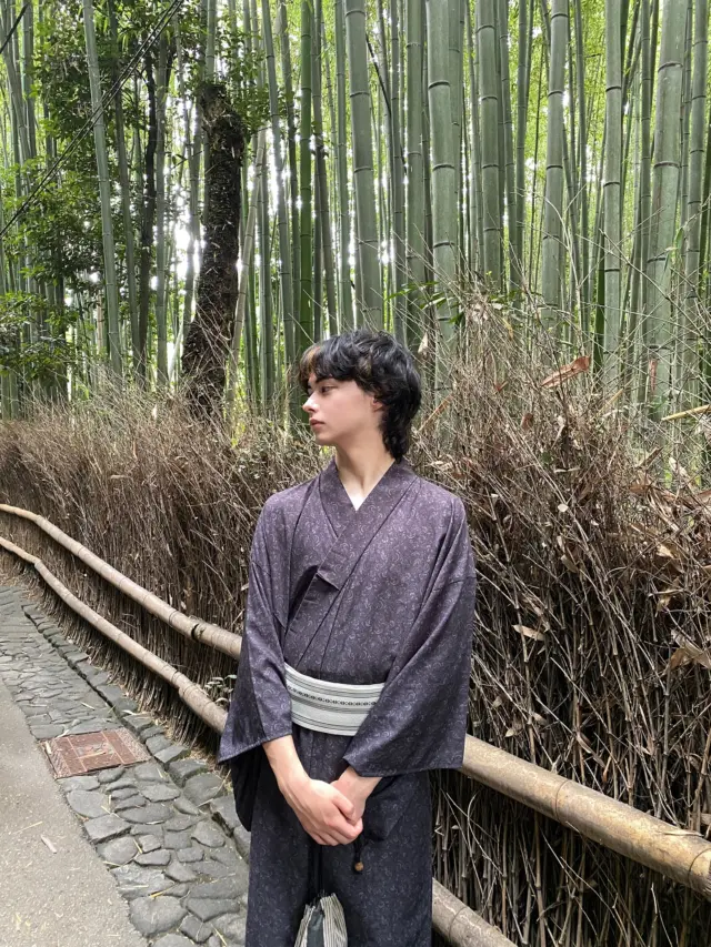 梨花和服ではメンズ浴衣も取り揃えております💁
⁡
パートナーと夏祭りに行く時に何を着ようかなと迷われている方必見です🫶🏻💦
⁡
まだまだ暑い時期なのでぜひ参考にしてみてください〜🎶🎶
________________________𓈒𓂂❁
⁡
⁡
みんなの素敵なコーデも教えて📸
⁡
➡︎ @rikawafuku
➡︎ @rikawafuku_album
⁡
アカウントタグ付けして投稿してみてね🫶🏻✨
⁡
________________________𓈒𓂂❁
⁡
⁡
⁡
📍梨花和服 浅草店
東京都台東区雷門２丁目１６−９ HULIC＆New雷門 ６Ｆ
⁡
最終受付時間15:30
最終返却時間17:30
※最終返却時間の17:30を1分でも過ぎると10分毎に1000円/人の延長料金が発生致しますのでご了承ください。
⁡
⚠️Please note that if you miss the last return time of 17:30 by even one minute, you will be charged an extra 1000 yen/person for every 10 minutes you stay.
⁡
浅草店➡︎
　東京メトロ銀座線「浅草駅」徒歩𝟛分
　都営浅草線「浅草駅」𝟛分
⁡
⁡
________________________𓈒𓂂❁
⁡
⁡
❃ おすすめプラン ❃
着物ヘアセットプラン
(草履も込み！梨花和服ではどのプランでも選び放題👘!!)
⁡
❃ Recommend Plan ❃
Kimono hair set plan
(Includes zori sandals.You can choose any plan as much as you want at rikawafuku👘)
⁡
❃推薦方案❃
和服髮型設計方案
（附送涼鞋。有了梨花和服，你可以選擇任何你想要的方案👘)
⁡
❃ 추천 플랜 ❃
기모노 헤어 세트 플랜
(신발 포함！이화 일본옷에서는 어떤 플랜에서도 선택 무제한👘!!)
⁡
________________________𓈒𓂂❁
⁡
⁡
❃ ご予約について ❃
予約はWebから24時間可能◎
前日まで変更・キャンセルも無料です📝
⁡
❃ About Reservations ❃
Reservations can be made from Website to 24hours ◎
English available 
⁡
❃ 關於預約 ❃
可透過網站預約24小時◎
中文支援
⁡
✤ 예약 정보 ✤
예약은 𝐻𝑃에서 24시간 가능◎
전날까지 변경・캔슬도 무료입니다📝
⁡
________________________𓈒𓂂❁
⁡
⁡
⁡
皆様のご予約お待ちしております🕊
⁡
⁡
⁡
#梨花和服 #浅草着物レンタル #浅草デート #기모노 #기모노체험 #기모노렌탈 #유카타#和服體驗 #浴衣 #wafuku #furisode #yukata #kimono #浴衣デート#カップル #デートスポット#メンズ浴衣