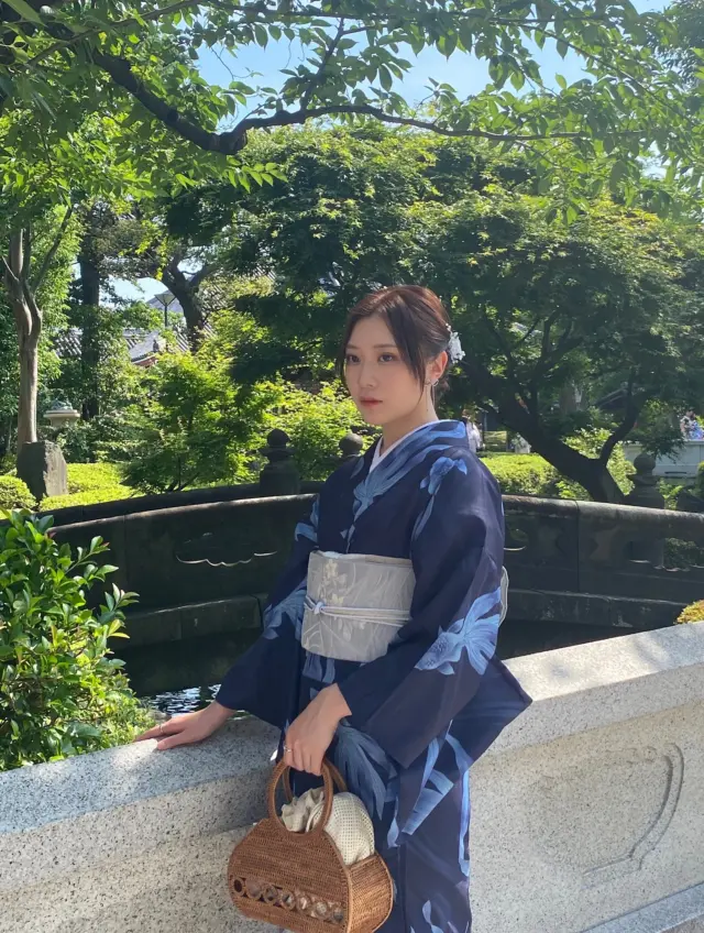 浴衣に夏帯のお太鼓結びオプションをつけるとかなり雰囲気が変わってスッキリした大人っぽい印象に！👒
⁡
定番の浴衣の印象とは変わるので、是非挑戦してみてください〜♡
________________________𓈒𓂂❁
⁡
⁡
みんなの素敵なコーデも教えて📸
⁡
➡︎ @rikawafuku
➡︎ @rikawafuku_album
⁡
アカウントタグ付けして投稿してみてね🫶🏻✨
⁡
________________________𓈒𓂂❁
⁡
⁡
⁡
📍梨花和服 浅草店
東京都台東区雷門２丁目１６−９ HULIC＆New雷門 ６Ｆ
⁡
最終受付時間15:30
最終返却時間17:30
※最終返却時間の17:30を1分でも過ぎると10分毎に1000円/人の延長料金が発生致しますのでご了承ください。
⁡
⚠️Please note that if you miss the last return time of 17:30 by even one minute, you will be charged an extra 1000 yen/person for every 10 minutes you stay.
⁡
浅草店➡︎
　東京メトロ銀座線「浅草駅」徒歩𝟛分
　都営浅草線「浅草駅」𝟛分
⁡
⁡
________________________𓈒𓂂❁
⁡
⁡
❃ おすすめプラン ❃
着物ヘアセットプラン
(草履も込み！梨花和服ではどのプランでも選び放題👘!!)
⁡
❃ Recommend Plan ❃
Kimono hair set plan
(Includes zori sandals.You can choose any plan as much as you want at rikawafuku👘)
⁡
❃推薦方案❃
和服髮型設計方案
（附送涼鞋。有了梨花和服，你可以選擇任何你想要的方案👘)
⁡
❃ 추천 플랜 ❃
기모노 헤어 세트 플랜
(신발 포함！이화 일본옷에서는 어떤 플랜에서도 선택 무제한👘!!)
⁡
________________________𓈒𓂂❁
⁡
⁡
❃ ご予約について ❃
予約はWebから24時間可能◎
前日まで変更・キャンセルも無料です📝
⁡
❃ About Reservations ❃
Reservations can be made from Website to 24hours ◎
English available 
⁡
❃ 關於預約 ❃
可透過網站預約24小時◎
中文支援
⁡
✤ 예약 정보 ✤
예약은 𝐻𝑃에서 24시간 가능◎
전날까지 변경・캔슬도 무료입니다📝
⁡
________________________𓈒𓂂❁
⁡
⁡
⁡
皆様のご予約お待ちしております🕊
⁡
⁡
⁡
#梨花和服 #浅草着物レンタル #浅草デート #기모노 #기모노체험 #기모노렌탈 #유카타#和服體驗 #浴衣 #wafuku #furisode #yukata #kimono #浴衣デート