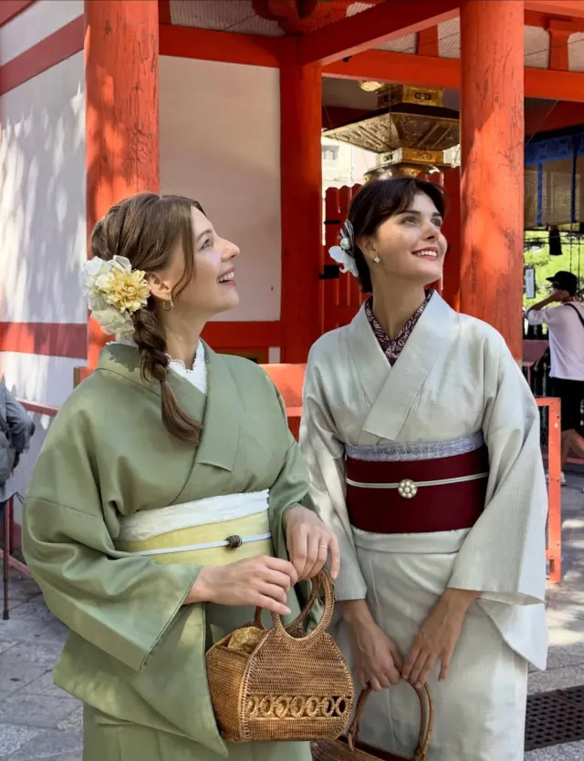 朝晩はだいぶ涼しくなってきて、いよいよ着物の季節が到来ですね🍁👣
⁡
スタンダードな梨花和服のヘアセットプランのご紹介です！
⁡
【ヘアセットプラン】
¥5,000（国内居住者割引適用後）
⁡
こちらはヘアセット込みの定番プランで、訪問着や振袖を除いたすべての着物の中からお選びいただけます🫶🏻
5パターンのヘアセットに加えて+2,000円の追加料金で更に多くのヘアセットを楽しむこともできちゃいます🎶
⁡
※フルメイクアップサービスは6,000円、小物のオプションは一点につき500円かかります。
⁡
________________________𓈒𓂂❁
⁡
早晚已漸轉涼爽，和服季節終於來臨了呢🍁👣
⁡
在此為您介紹梨花和服的標準髮型設計方案！
⁡
【髮型設計方案】
¥6,500
⁡
此為含髮型設計的經典方案，可從除訪問服與振袖外的所有和服款式中自由挑選🫶🏻
除五款基礎髮型外，加價2,000日圓即可體驗更多髮型變化🎶
⁡
※全套妝容服務6,000日圓，配件每項加收500日圓。
⁡
________________________𓈒𓂂❁
⁡
みんなの素敵なコーデも教えて📸
⁡
➡︎ @rikawafuku
➡︎ @rikawafuku_album
⁡
アカウントタグ付けして投稿してみてね🫶🏻✨
⁡
________________________𓈒𓂂❁
⁡
⁡
⁡
📍梨花和服 浅草店
東京都台東区雷門２丁目１６−９ HULIC＆New雷門 ６Ｆ
⁡
最終受付時間16:00
最終返却時間17:30
※最終返却時間の17:30を1分でも過ぎると10分毎に1000円/人の延長料金が発生致しますのでご了承ください。
⁡
⚠️Please note that if you miss the last return time of 17:30 by even one minute, you will be charged an extra 1000 yen/person for every 10 minutes you stay.
⁡
浅草店➡︎
　東京メトロ銀座線「浅草駅」徒歩𝟛分
　都営浅草線「浅草駅」𝟛分
⁡
⁡
________________________𓈒𓂂❁
⁡
❃ ご予約について ❃
予約はWebから24時間可能◎
前日まで変更・キャンセルも無料です📝
⁡
❃ About Reservations ❃
Reservations can be made from Website to 24hours ◎
English available 
⁡
❃ 關於預約 ❃
可透過網站預約24小時◎
中文支援
⁡
✤ 예약 정보 ✤
예약은 𝐻𝑃에서 24시간 가능◎
전날까지 변경・캔슬도 무료입니다📝
⁡
________________________𓈒𓂂❁
⁡
⁡
⁡
皆様のご予約お待ちしております🕊
⁡
⁡
⁡
#梨花和服 #浅草着物レンタル #浅草デート #기모노 #기모노체험 #기모노렌탈 #유카타#和服體驗 #wafuku #furisode #kimono #着物デート