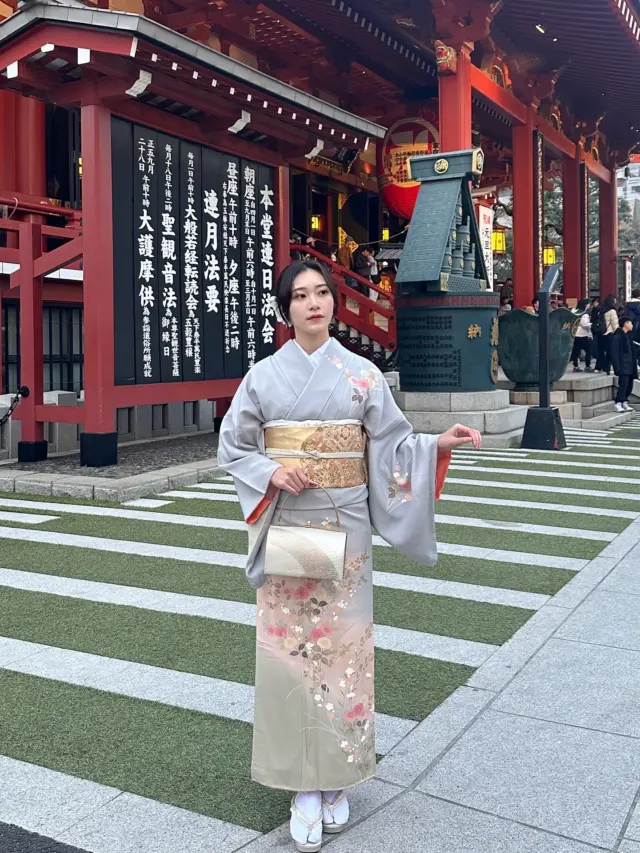 大人気の訪問着プラン💐
⁡
落ち着いた色味のお着物に洗練されたデザインの袋帯が楽しめるこちらのプランは今からのシーズンおすすめです💁🪄
⁡
式典やお宮参り、顔合わせなどフォーマルな際の着用はもちろん、お寺や神社などの観光にも！
⁡
最近ではアフタヌーンティーに行く際に着用される方も増えていますのでお気軽に着ていただけるお着物になっているんですよ〜🎈
⁡
気になったらプロフィールリンクから詳細も是非ご覧ください！
________________________𓈒𓂂❁
⁡
みんなの素敵なコーデも教えて📸
⁡
➡︎ @rikawafuku
➡︎ @rikawafuku_album
⁡
アカウントタグ付けして投稿してみてね🫶🏻✨
⁡
________________________𓈒𓂂❁
⁡
⁡
⁡
📍梨花和服 浅草店
東京都台東区雷門２丁目１６−９ HULIC＆New雷門 ６Ｆ
⁡
最終受付時間16:00
最終返却時間17:30
※最終返却時間の17:30を1分でも過ぎると10分毎に1000円/人の延長料金が発生致しますのでご了承ください。
⁡
⚠️Please note that if you miss the last return time of 17:30 by even one minute, you will be charged an extra 1000 yen/person for every 10 minutes you stay.
⁡
浅草店➡︎
　東京メトロ銀座線「浅草駅」徒歩𝟛分
　都営浅草線「浅草駅」𝟛分
⁡
________________________𓈒𓂂❁
⁡
❃ おすすめプラン ❃
着物ヘアセットプラン
(草履も込み！梨花和服ではどのプランでも選び放題👘!!)
⁡
❃ Recommend Plan ❃
Kimono hair set plan
(Includes zori sandals.You can choose any plan as much as you want at rikawafuku👘)
⁡
❃推薦方案❃
和服髮型設計方案
（附送涼鞋。有了梨花和服，你可以選擇任何你想要的方案👘)
⁡
❃ 추천 플랜 ❃
기모노 헤어 세트 플랜
(신발 포함！이화 일본옷에서는 어떤 플랜에서도 선택 무제한👘!!)
⁡
________________________𓈒𓂂❁
⁡
❃ ご予約について ❃
予約はWebから24時間可能◎
前日まで変更・キャンセルも無料です📝
⁡
❃ About Reservations ❃
Reservations can be made from Website to 24hours ◎
English available 
⁡
❃ 關於預約 ❃
可透過網站預約24小時◎
中文支援
⁡
✤ 예약 정보 ✤
예약은 𝐻𝑃에서 24시간 가능◎
전날까지 변경・캔슬도 무료입니다📝
⁡
________________________𓈒𓂂❁
⁡
⁡
⁡
皆様のご予約お待ちしております🕊
⁡
⁡
⁡
#梨花和服 #浅草着物レンタル #浅草デート #기모노 #기모노체험 #기모노렌탈 #유카타#和服體驗 #wafuku #furisode #kimono #着物デート #訪問着