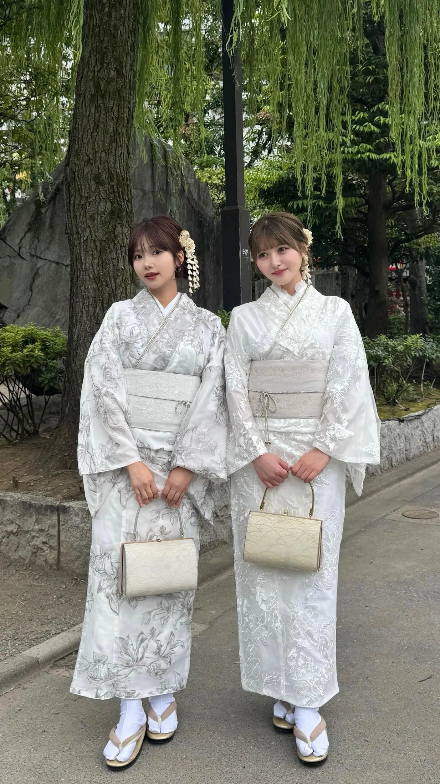 純色系的米色蕾絲和服，搭配蕾絲內襯和髮飾也能雙倍增加少女感♡