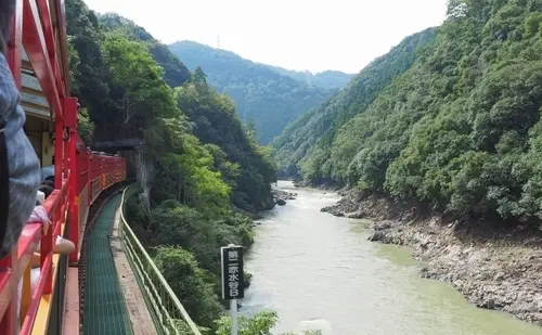 嵐山的嵯峨小火车